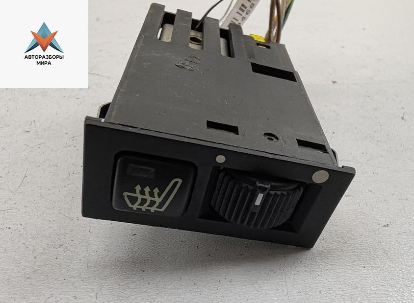 кнопка обогрева сидений BMW 5 серия E39 1996, 2.5 л., бензин, МКПП, серый, седан, 8352259 - фото №1