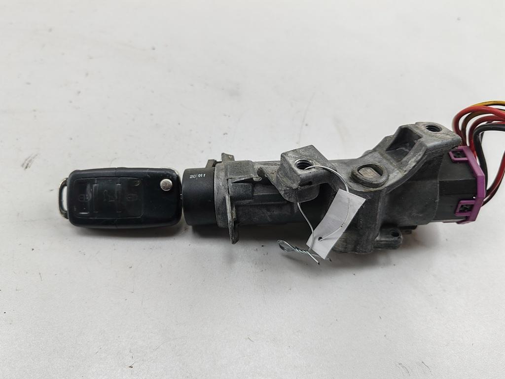 замок зажигания Volkswagen Passat B5+ (GP) 2001, 1.9 л., дизель, МКПП, чёрный, универсал, 4B0905851