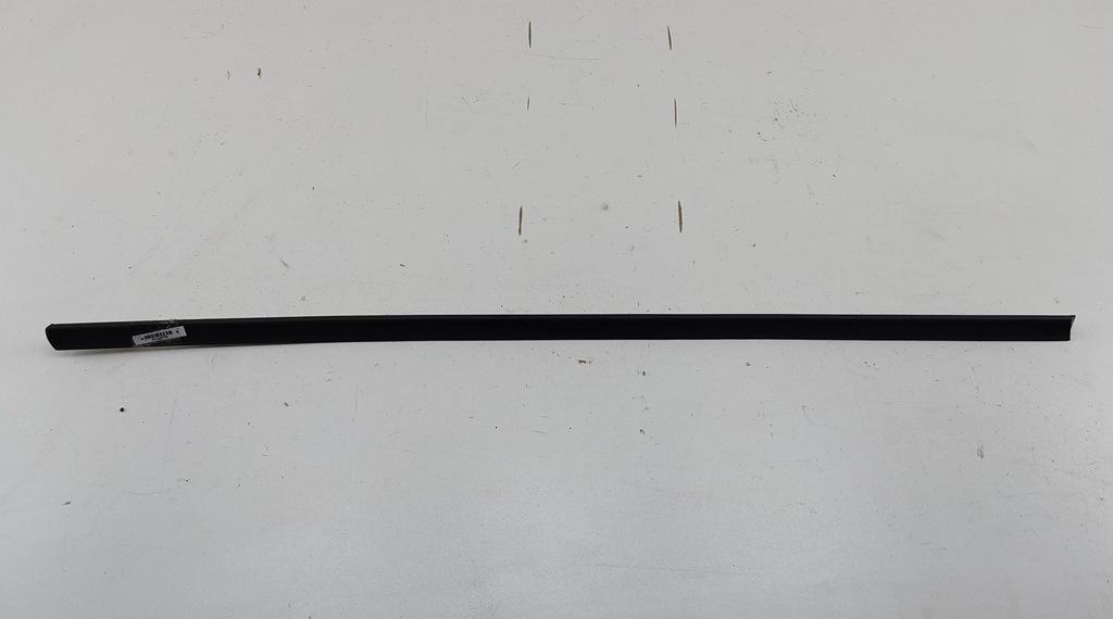 молдинг двери передней правой BMW 3 E46 2001, 2.2 л., бензин, МКПП, серый, универсал, 8208450