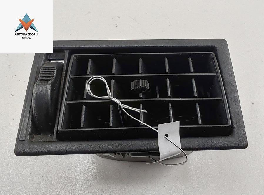 дефлектор обдува салона Volkswagen Transporter T4 1995, 2.4 л., дизель, МКПП, чёрный, микроавтобус, 701819701 - фото №1