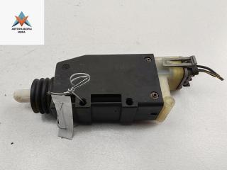 активатор (привод) замка двери Opel Omega B [рестайлинг] 2000, 3.0 л., бензин, МКПП, серый, универсал, 90493702