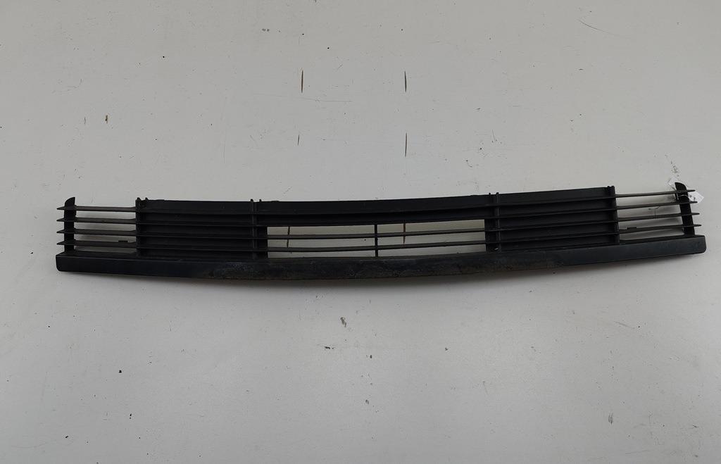 заглушка (решетка) в бампер BMW 3 E36 1997, 1.8 л., бензин, МКПП, красный, универсал, 8165151