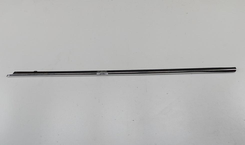 Молдинг стекла двери наружный Volkswagen Passat B5+ (GP) 2001, 2.0 л., бензин, МКПП, серый, универсал, 3B0837475