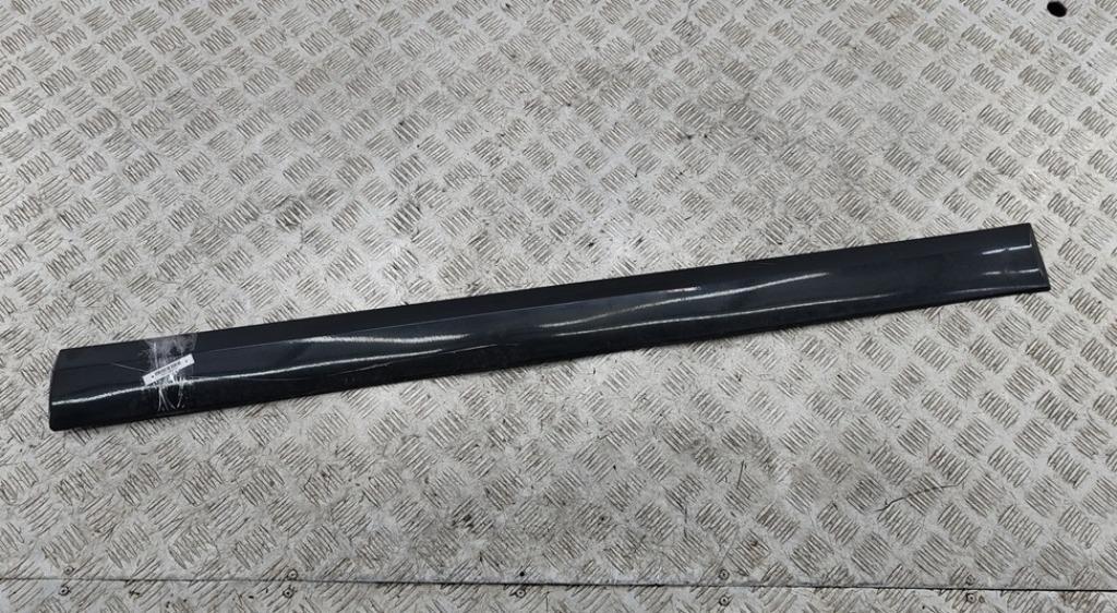 молдинг двери передней правой Opel Omega B 2000, 2.2 л., бензин, МКПП, чёрный, универсал