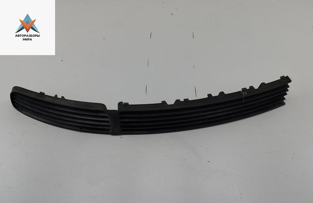 заглушка (решетка) в бампер Volkswagen Passat B5 1997, 1.6 л., бензин, МКПП, зелёный, седан, 3B0853677 - фото №1