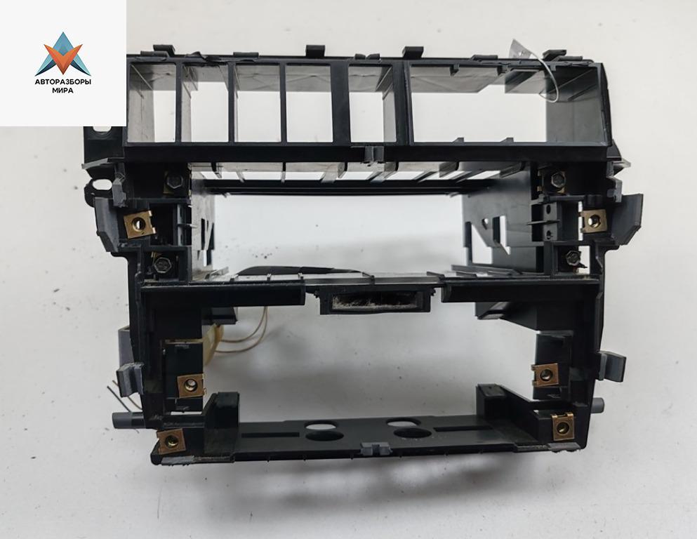 рамка под магнитолу Audi A4 B5 1995, 1.8 л., бензин, АКПП, красный, седан, 8D0857007C - фото №1