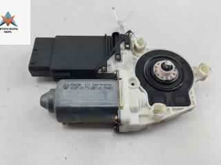 моторчик стеклоподъемника передний левый Volkswagen Golf 4 поколение 2000, 1.9 л., МКПП, универсал, 1J1959802C