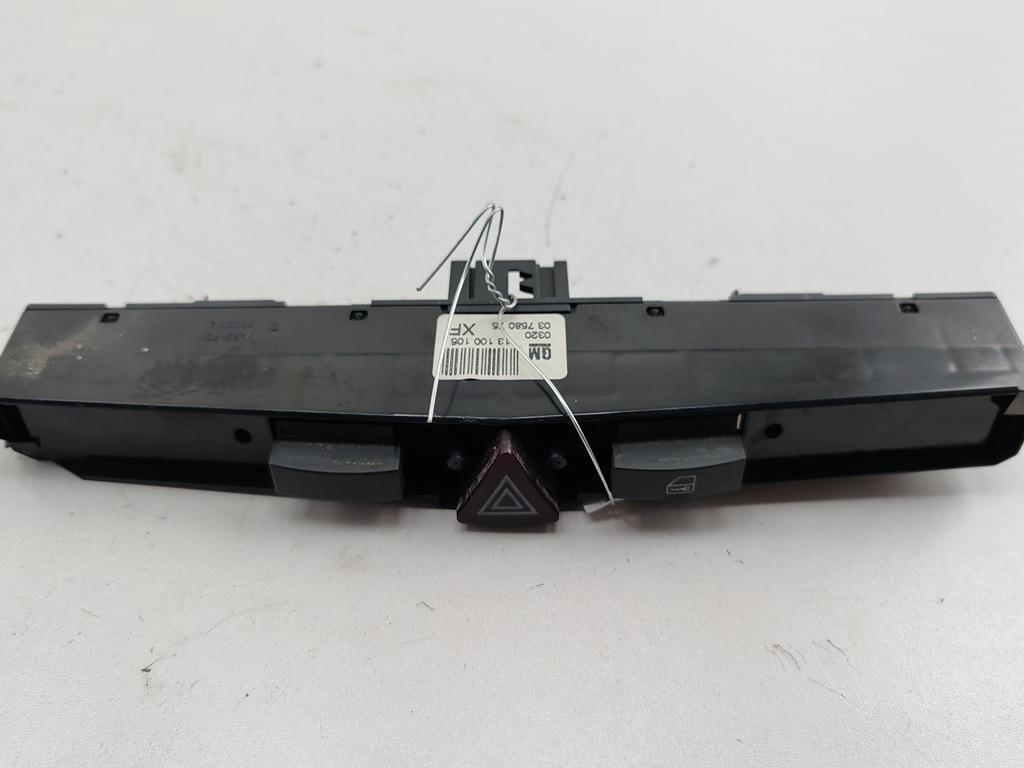 кнопка аварийной сигнализации Opel Astra H 2005, 1.4 л., бензин, МКПП, серый, универсал, 13100105