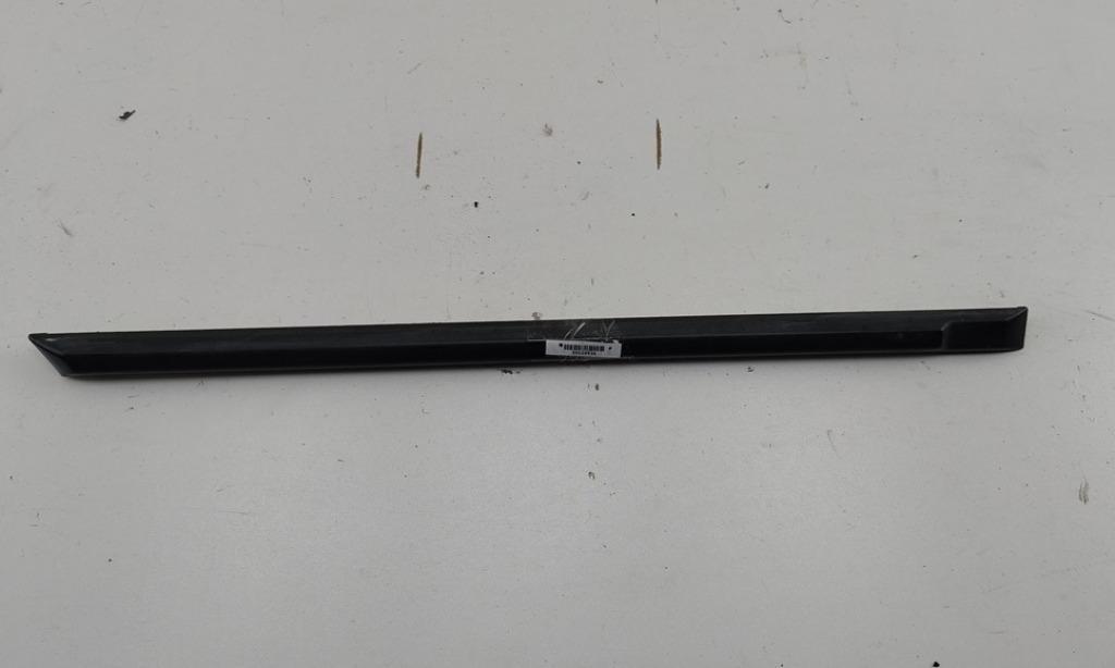 молдинг двери задней правой BMW 3 E36 1997, 1.8 л., бензин, МКПП, красный, универсал, 1960734