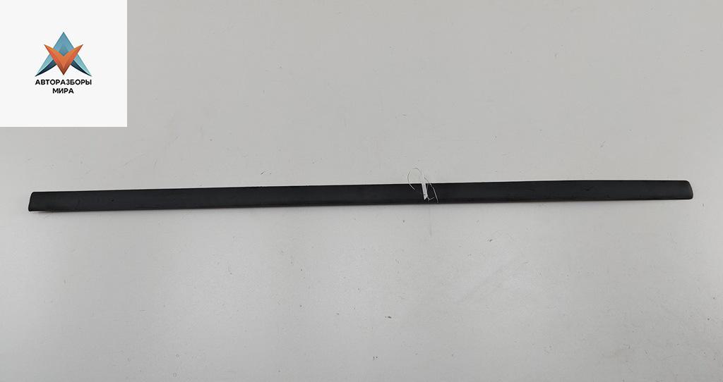 молдинг двери передней левой Volkswagen Golf 4 поколение 2000, 1.9 л., дизель, МКПП, синий, универсал, 1J4853515 - фото №1