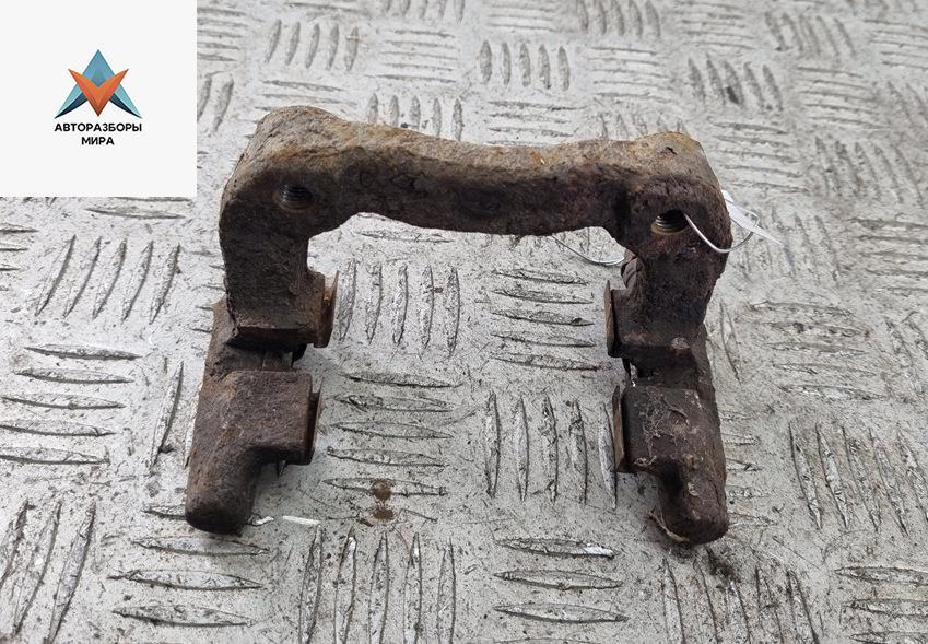 скоба суппорта Volkswagen Golf 4 поколение 2000, 1.9 л., дизель, МКПП, синий, универсал - фото №1