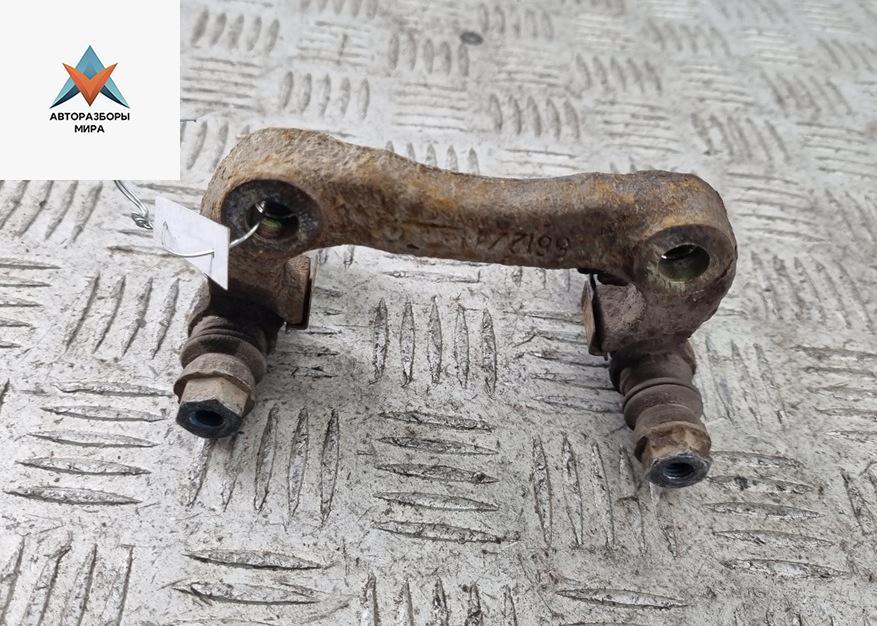 скоба суппорта Volkswagen Golf 4 поколение 2000, 1.9 л., дизель, МКПП, синий, универсал - фото №1