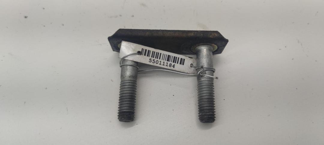 кронштейн (крепление) Audi 80 B4 1992, 2.0 л., бензин, МКПП, серый, универсал