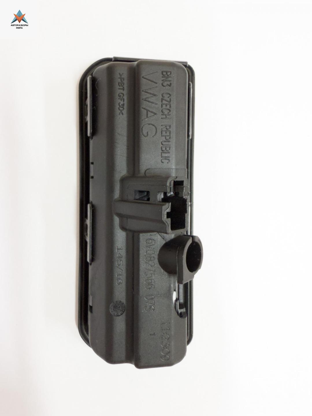 кнопка открытия багажника Audi Q5 FY 2018, 2.0 л., TFSI, бензин, 6V082756607S - фото №1