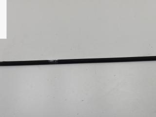 Молдинг стекла двери наружный Volkswagen Touran 1 поколение 2005, 2.0 л., бензин, МКПП, красный, минивэн