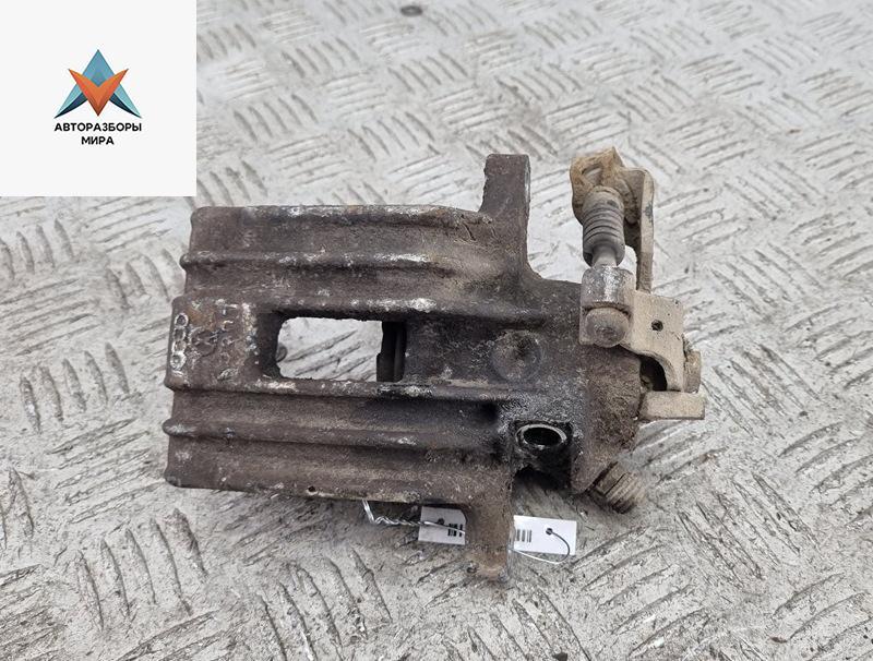 суппорт задний правый Volkswagen Golf 4 поколение 2000, 1.9 л., дизель, МКПП, синий, универсал, D41 - фото №1