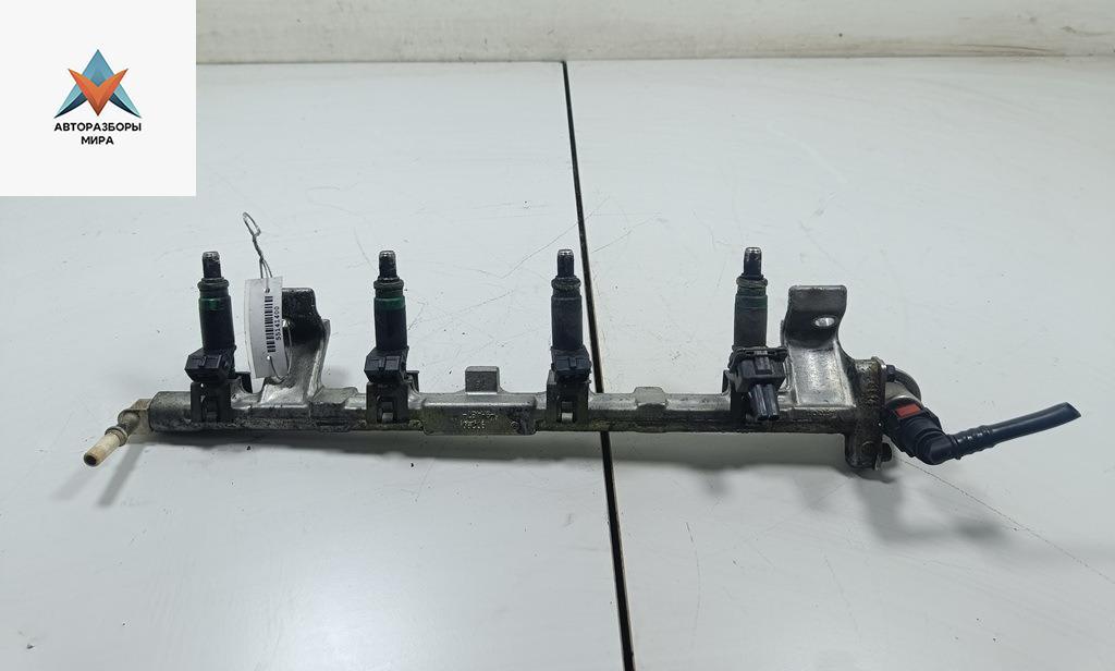 топливная рампа Ford Fusion 1 поколение 2003, 1.4 л., бензин, МКПП, чёрный, хетчбэк 5 дв. - фото №1