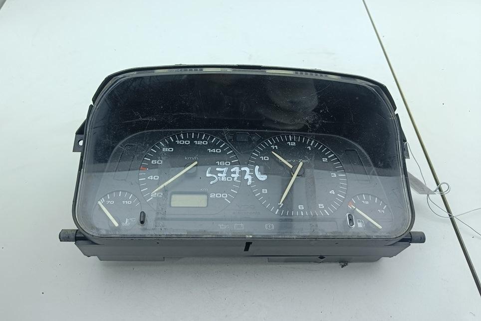 приборная панель Volkswagen Golf-3 1993, 1.4 л., бензин, МКПП, серый, хетчбэк 5 дв., 87001262