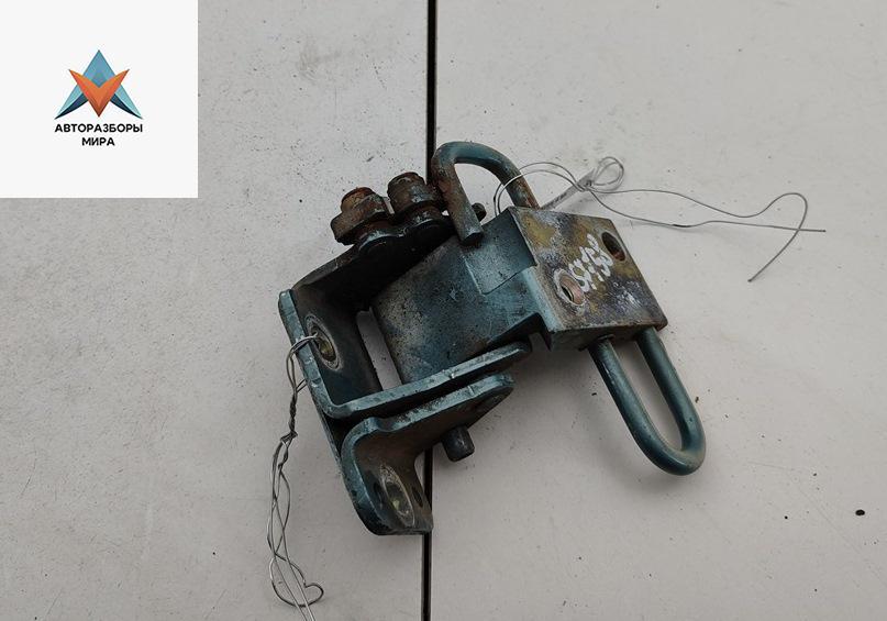 петля двери Volkswagen Passat B5 1997, зелёный, седан, 8L3831412 - фото №1