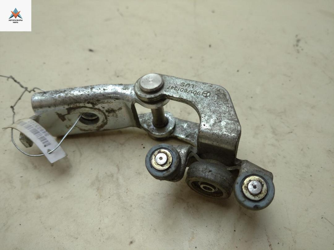 ролик двери сдвижной Volkswagen LT 2 поколение 2002, 2.5 л., дизель, МКПП, красный, микроавтобус, 9017601347 - фото №1