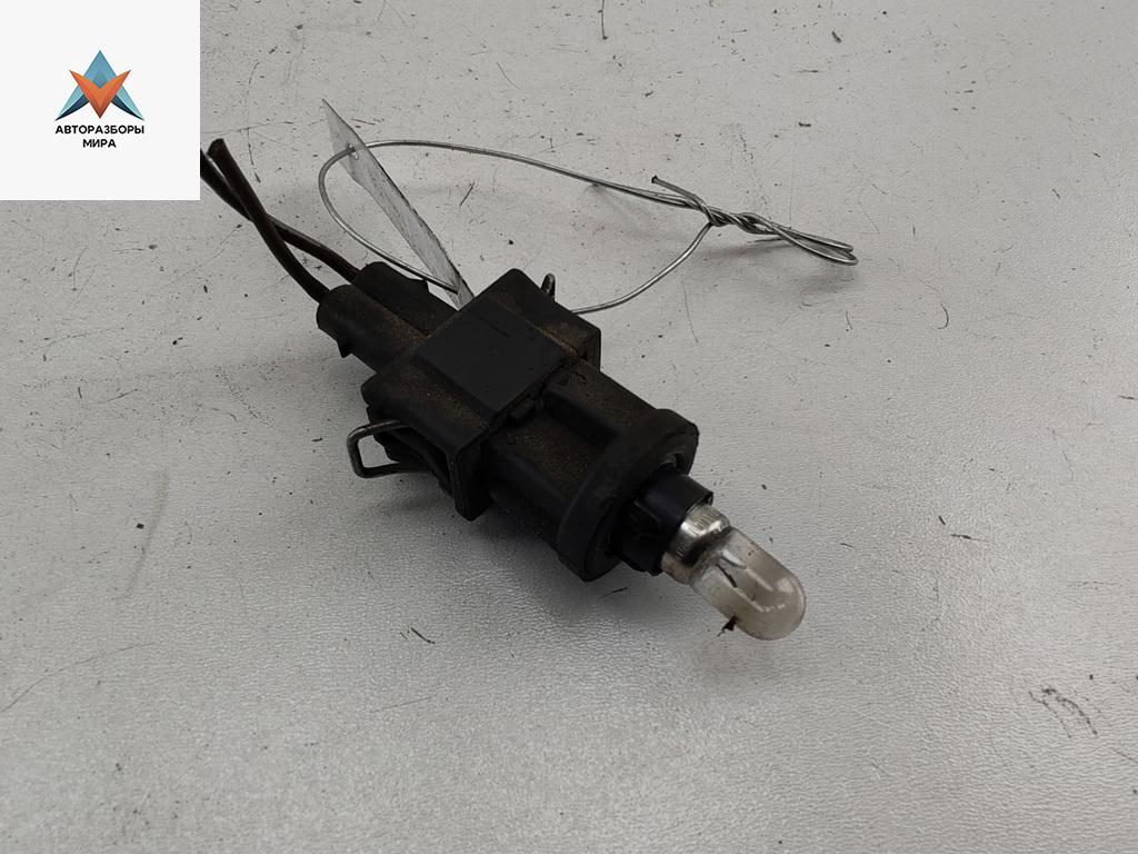 Патрон лампы фары Volkswagen Transporter T4 1992, 2.4 л., дизель, МКПП, красный, микроавтобус - фото №1