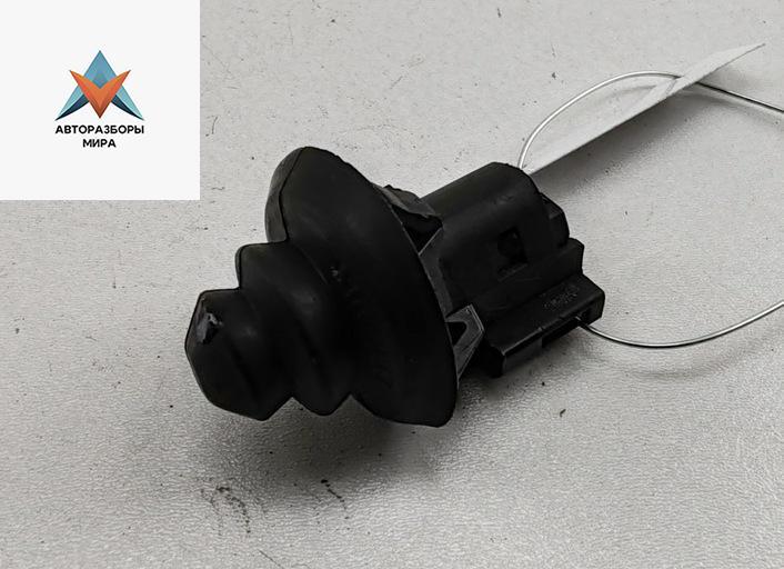 выключатель концевой (концевик) Renault Megane 1 поколение 1996, 1.6 л., бензин, МКПП, красный, хетчбэк 5 дв., 7700831090 - фото №1