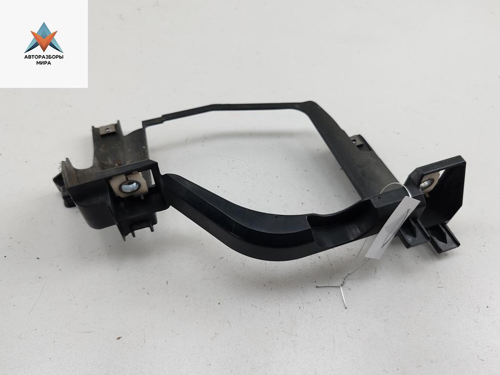 крепление фары левой BMW 5 серия E60/E61 2005, 2.5 л., дизель, МКПП, серый, универсал, 158737-00 - фото №1