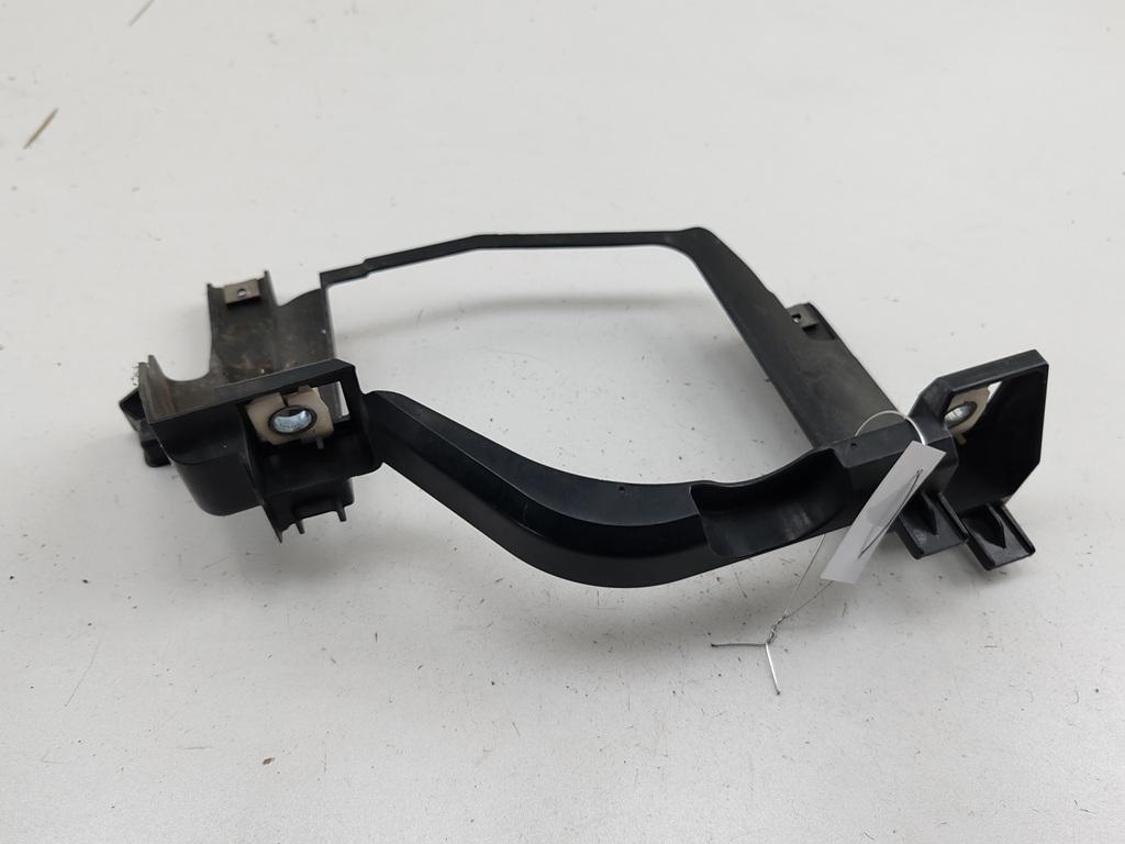 крепление фары левой BMW 5 E60/E61 2005, 2.5 л., дизель, МКПП, серый, универсал, 158737-00