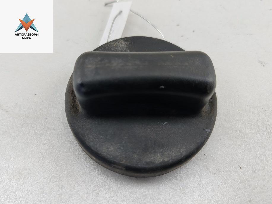 пробка топливного бака Volkswagen LT 2 поколение 2002, 2.5 л., дизель, МКПП, красный, микроавтобус - фото №1