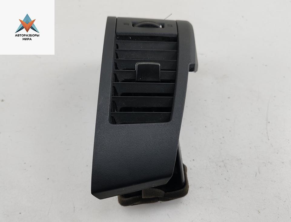 дефлектор обдува салона Nissan Murano Z50 2005, 3.5 л., бензин, АКПП, серый, внедорожник 5 дв., 68761CB000 - фото №1