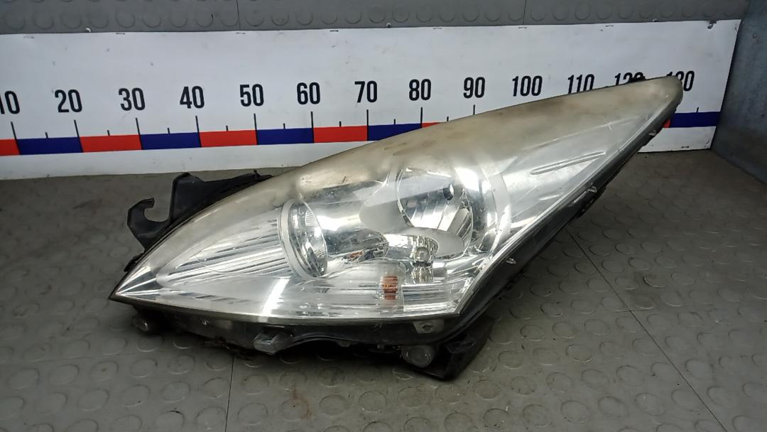 фара левая Peugeot 3008 1 поколение 2010, 1.6 л., дизель, МКПП, хетчбэк 5 дв. - фото №1