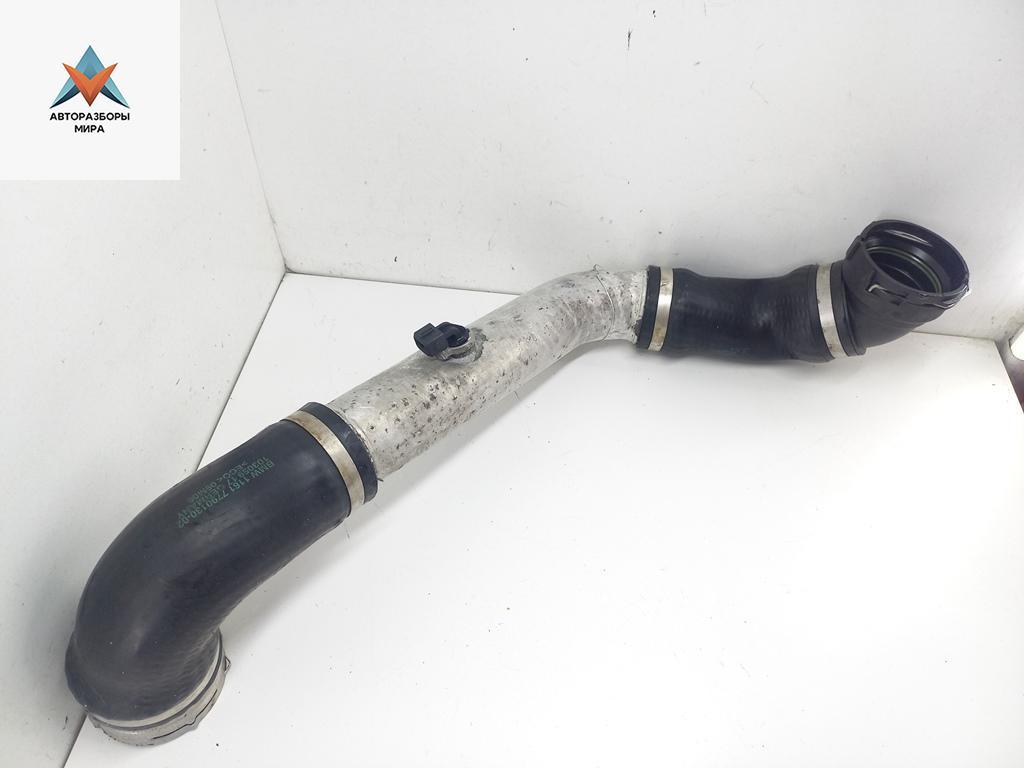 патрубок интеркулера BMW 5 серия E60/E61 2006, 2.5 л., дизель, АКПП, серый, универсал, 11617793896, 7793896 - фото №1