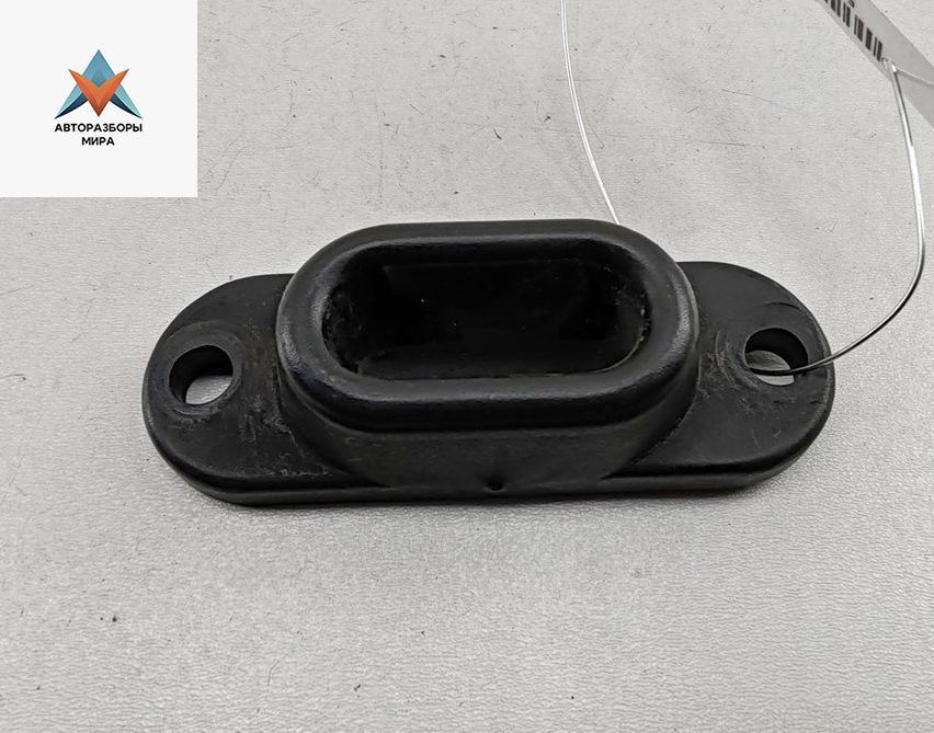 ответная часть (скоба) замка двери Mercedes-Benz Vito-1 W638 2001, 2.2 л., дизель, МКПП, чёрный, микроавтобус, 6387660161 - фото №1