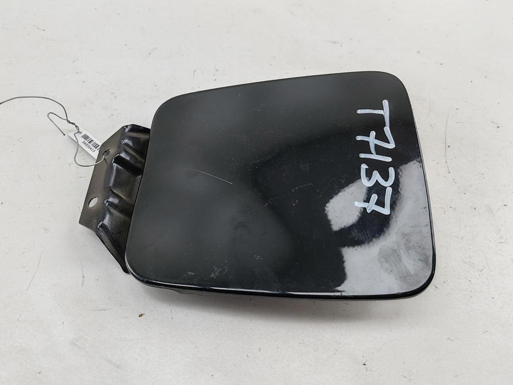лючок топливного бака Mitsubishi Outlander (CU) 2006, 2.0 л., бензин, МКПП, чёрный, внедорожник 5 дв.