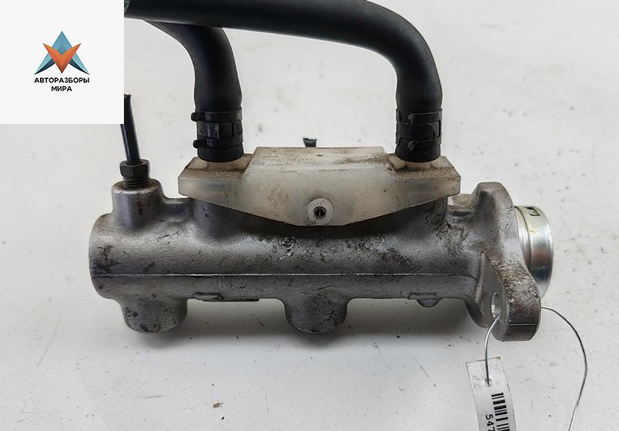 цилиндр тормозной главный Mitsubishi Space Wagon 3 поколение (Typ N50) 1999, 2.4 л., бензин, МКПП, серый, минивэн - фото №1