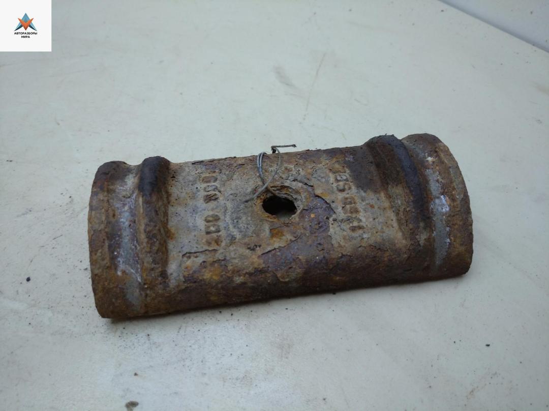 кронштейн рессоры Volkswagen LT 2 поколение 2002, 2.5 л., дизель, МКПП, красный, микроавтобус - фото №1