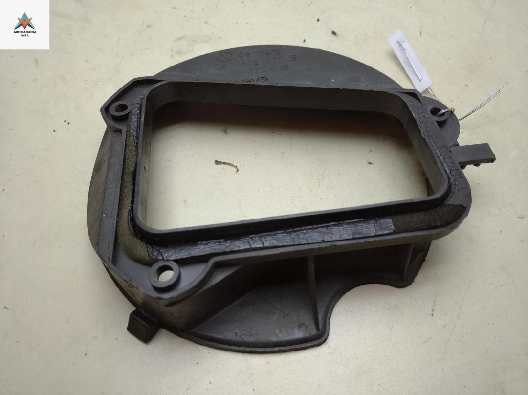 корпус салонного фильтра Volkswagen Transporter T4 2001, 2.5 л., дизель, МКПП, белый, микроавтобус, 701819077B - фото №1