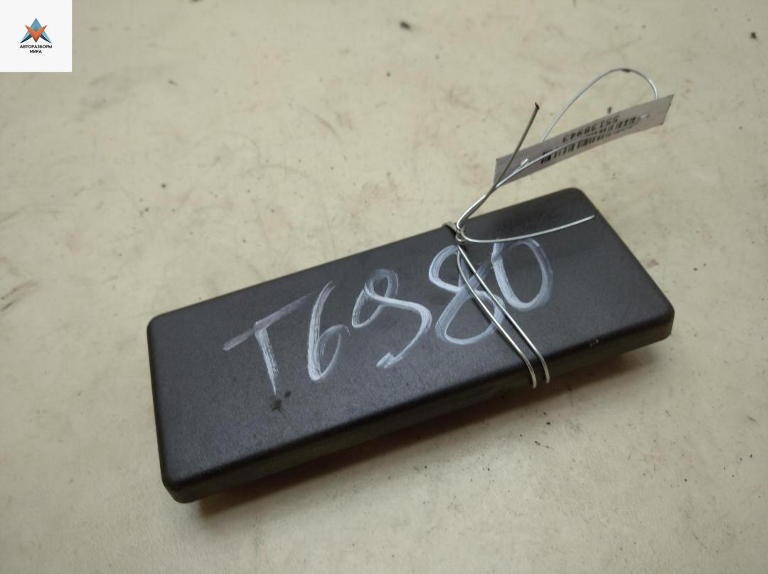 заглушка Volkswagen Transporter T4 1995, 2.4 л., дизель, МКПП, чёрный, микроавтобус, 701857234A - фото №1