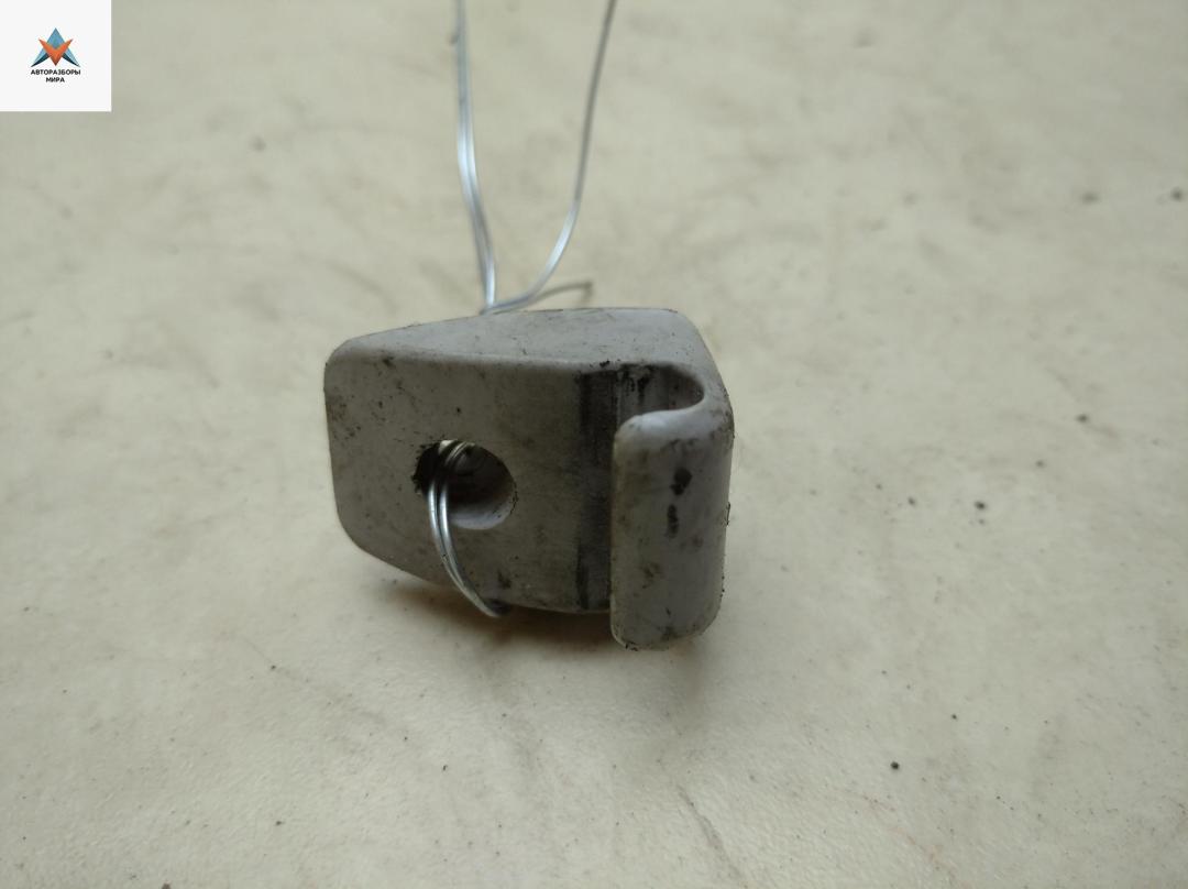 Крепление (крючок) солнцезащитного козырька Volkswagen Transporter T4 2001, 2.5 л., дизель, МКПП, белый, микроавтобус - фото №1