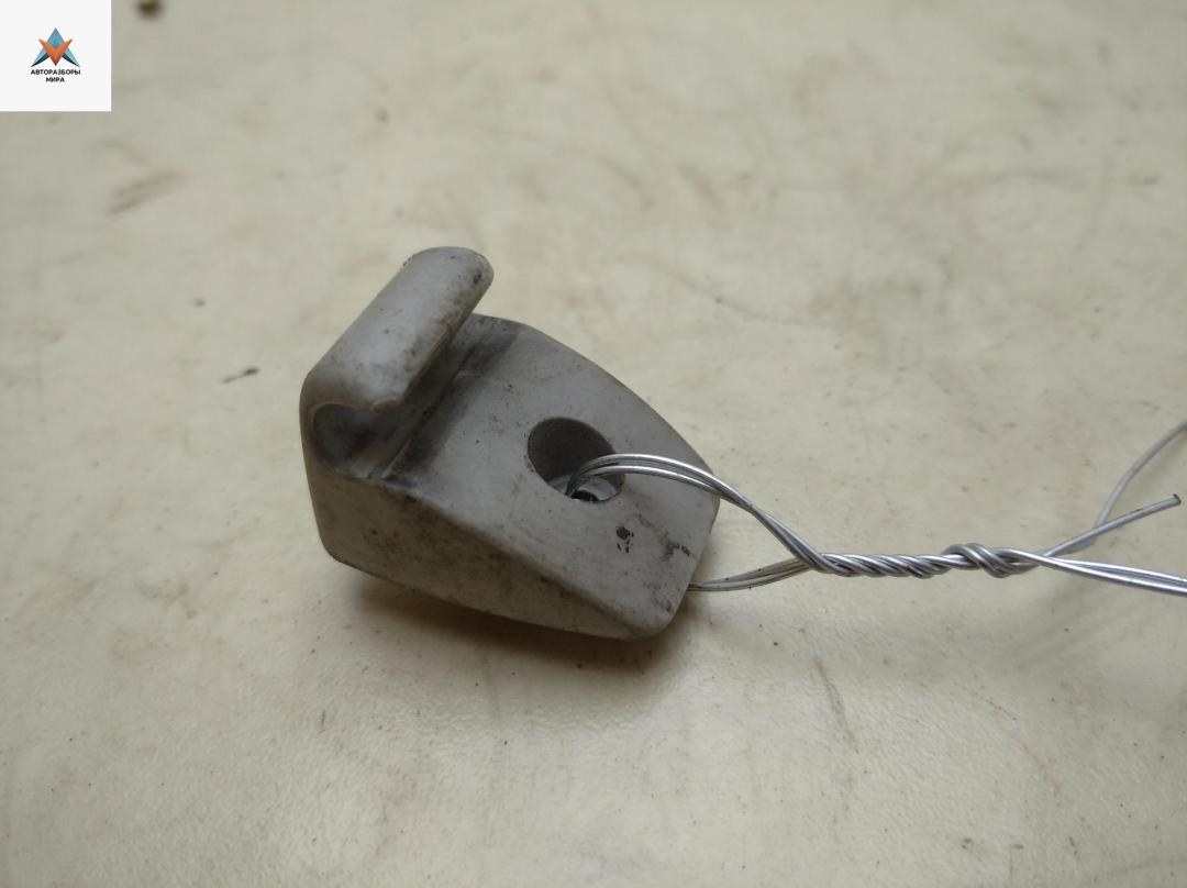 Крепление (крючок) солнцезащитного козырька Volkswagen Transporter T4 2001, 2.5 л., дизель, МКПП, белый, микроавтобус - фото №1