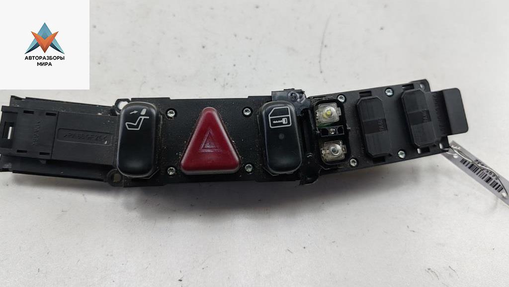 кнопка аварийной сигнализации Mercedes-Benz S-Класс W220 1999, 3.2 л., бензин, АКПП, зелёный, седан, 2208215851 - фото №1