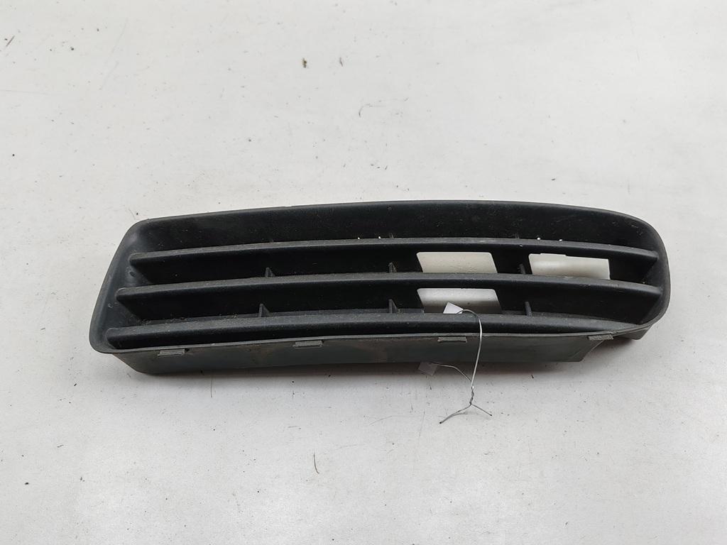 заглушка (решетка) в бампер Skoda Octavia mk1 (A4 1U) 2003, 2.0 л., бензин, МКПП, синий, хетчбэк 5 дв., 1U0807367B