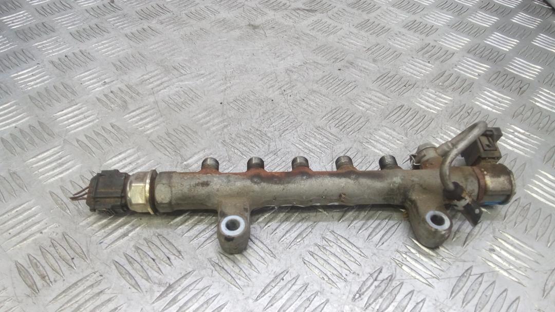 топливная рампа Subaru Outback 5 поколение 2015, 2.0 л., дизель, МКПП, универсал, 16670AA030 - фото №1