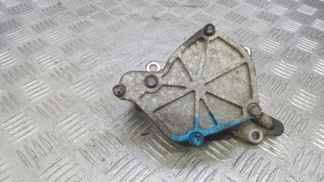 насос вакуумный Subaru Outback 5 поколение 2015, 2.0 л., дизель, МКПП, универсал, 14792AA040 - фото №1