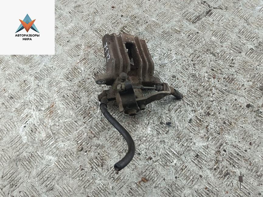 суппорт задний правый Audi A4 B6 2001, 2.0 л., бензин, АКПП, чёрный, универсал - фото №1