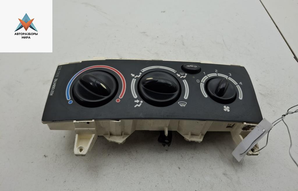 блок управления печки / климат-контроля Renault Megane 1 поколение 1996, 1.6 л., бензин, МКПП, красный, хетчбэк 5 дв., 655738N - фото №1