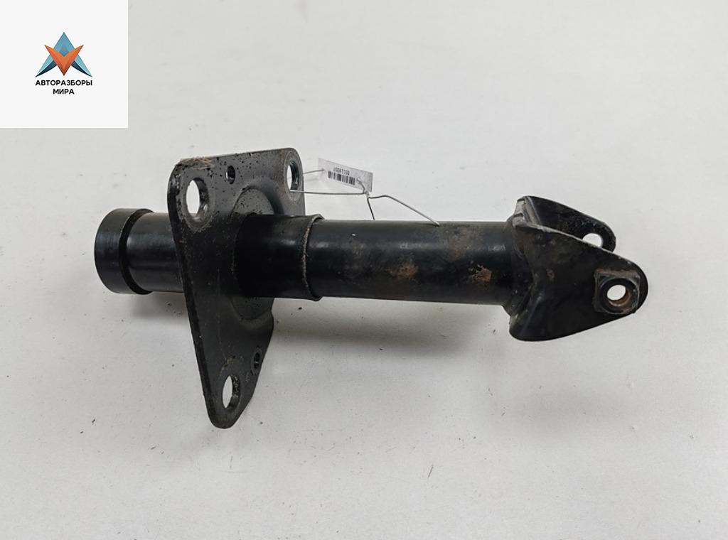 кронштейн переднего бампера Volkswagen Passat B5 1998, 1.6 л., бензин, МКПП, красный, седан, 3B0807133 - фото №1