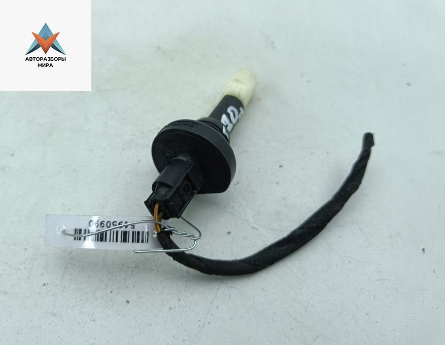 датчик уровня омывающей жидкости Mercedes-Benz S-Класс W220 1999, 3.2 л., бензин, АКПП, зелёный, седан, 796800 - фото №1