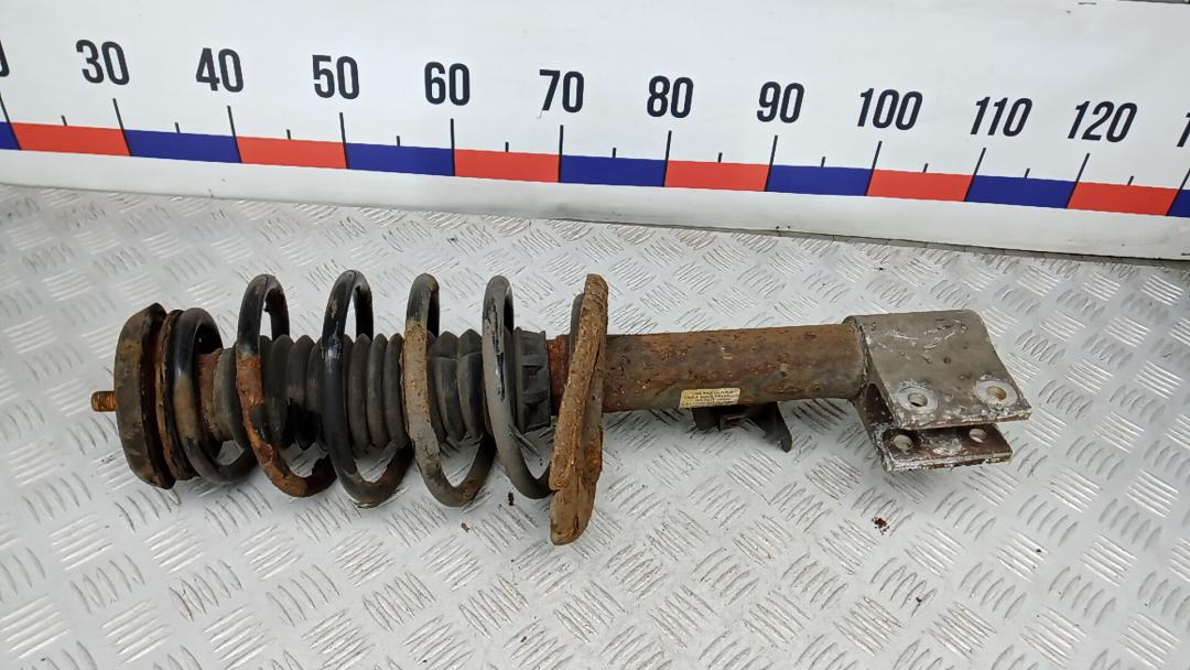 Стойка Peugeot 308 T7 2009, 1.6 л., дизель, МКПП, хетчбэк 5 дв. - фото №1