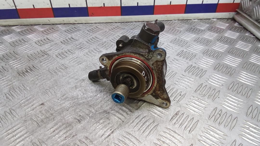 насос вакуумный Nissan Pathfinder R51 2005, 2.5 л., дизель, МКПП, внедорожник 5 дв. - фото №1